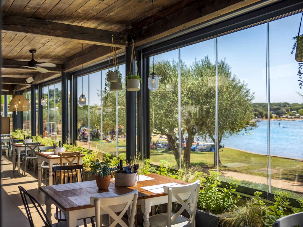 Mobilehome mit Klimaanlage, Terrasse und Außenpool