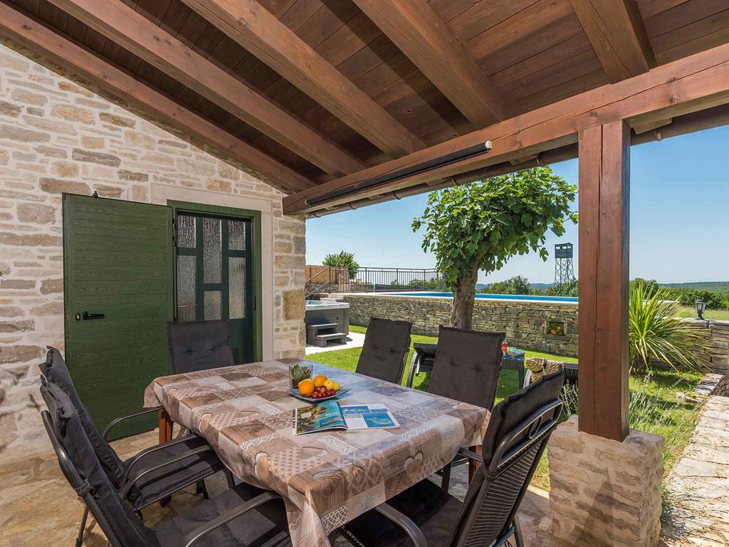 Ferienhaus mit Whirlpool und Pool