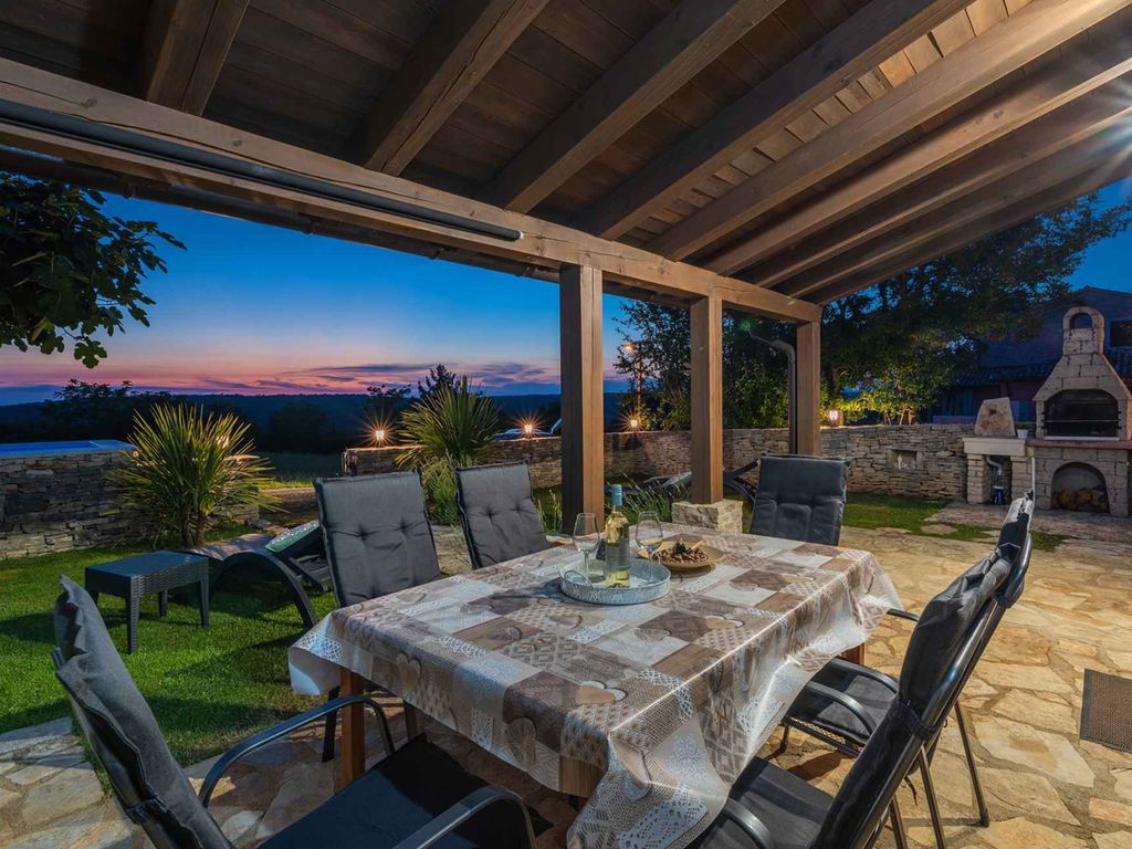 Ferienhaus mit Whirlpool und Pool