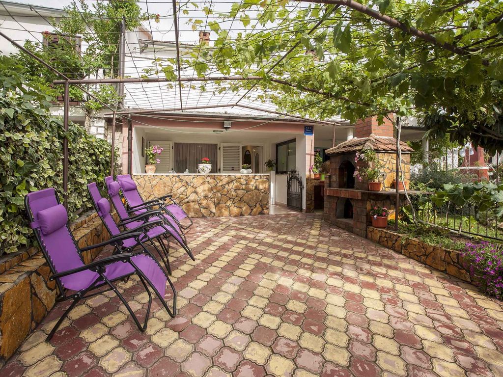 Ferienwohnung mit Whirlwanne und Grill