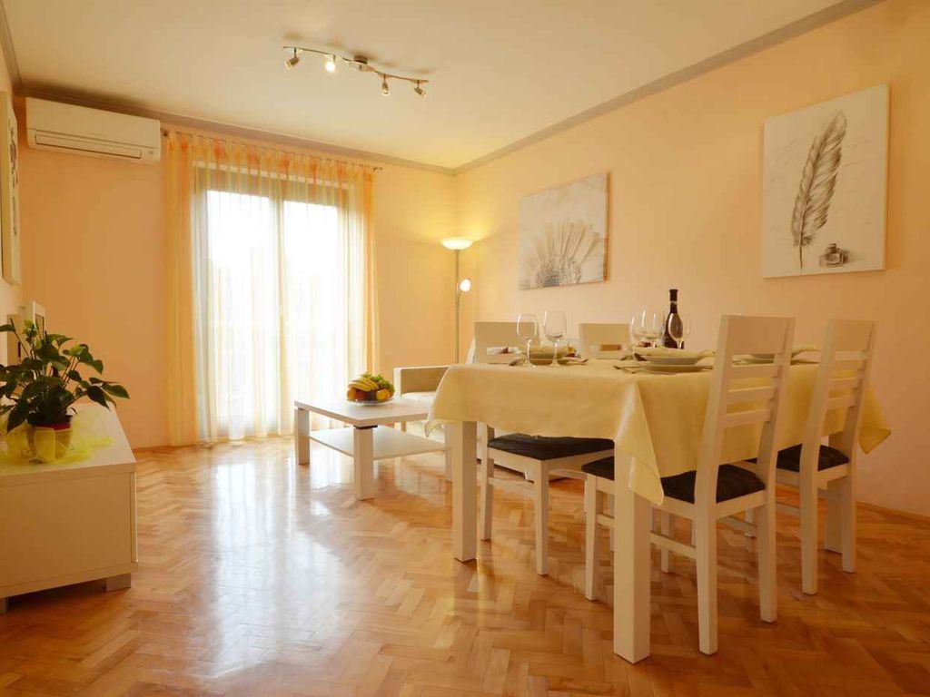 Ferienwohnung mit Terrasse und Klimaanlage