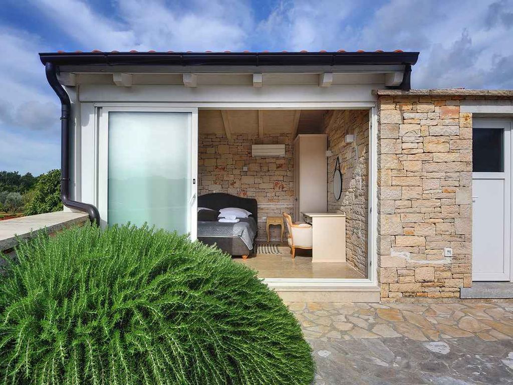 Villa mit Pool und finnischer Sauna