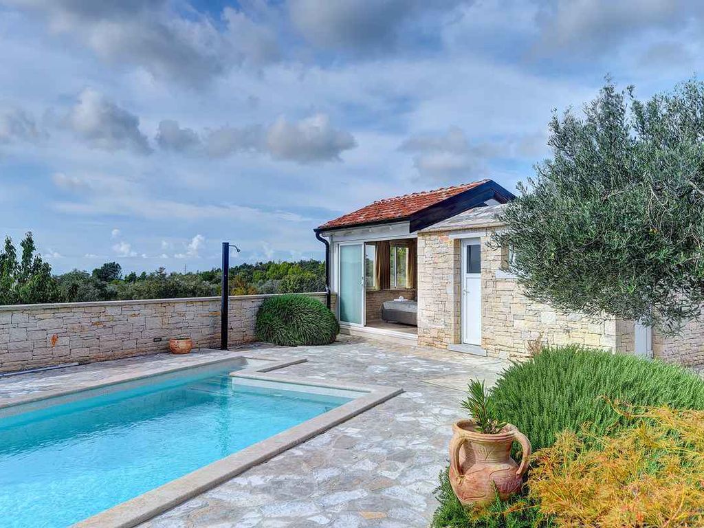 Villa mit Pool und finnischer Sauna