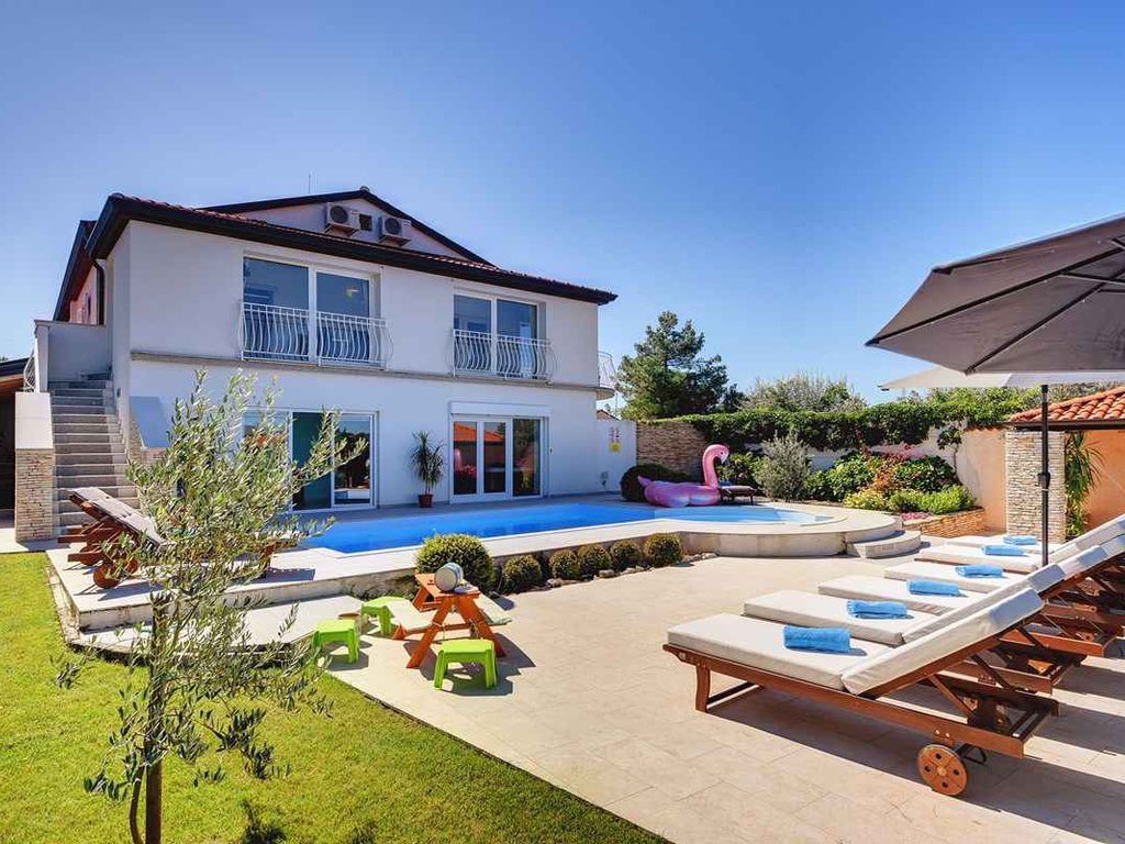Villa mit Pool, Sauna und Jacuzzi