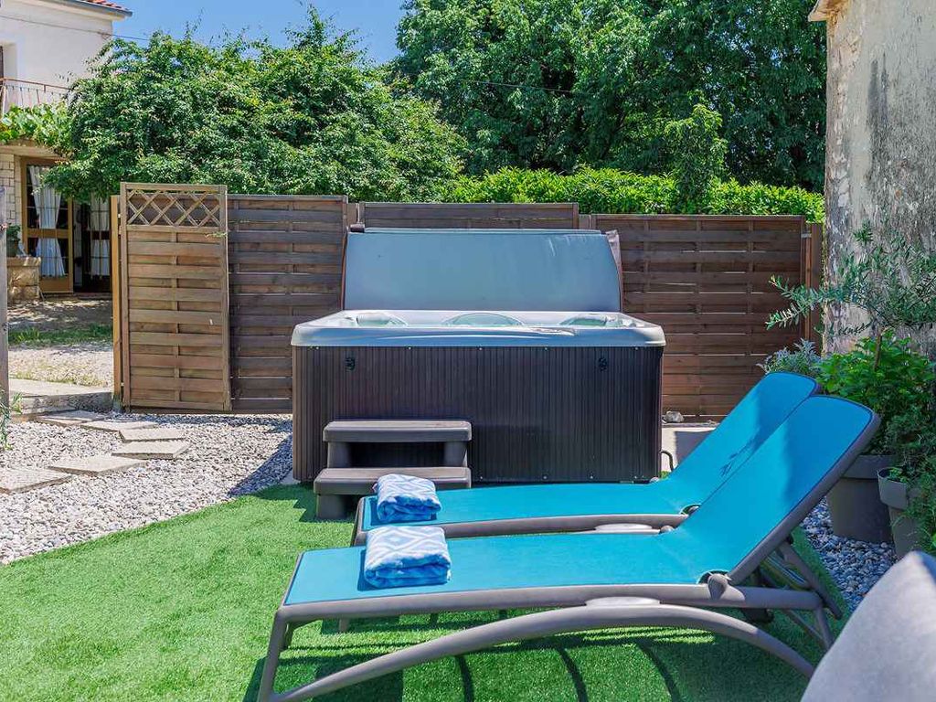Ferienhaus mit Whirlpool und Grill