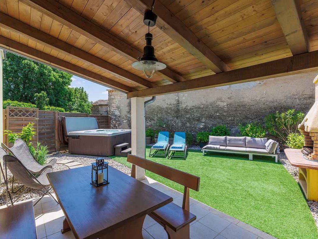 Ferienhaus mit Whirlpool und Grill