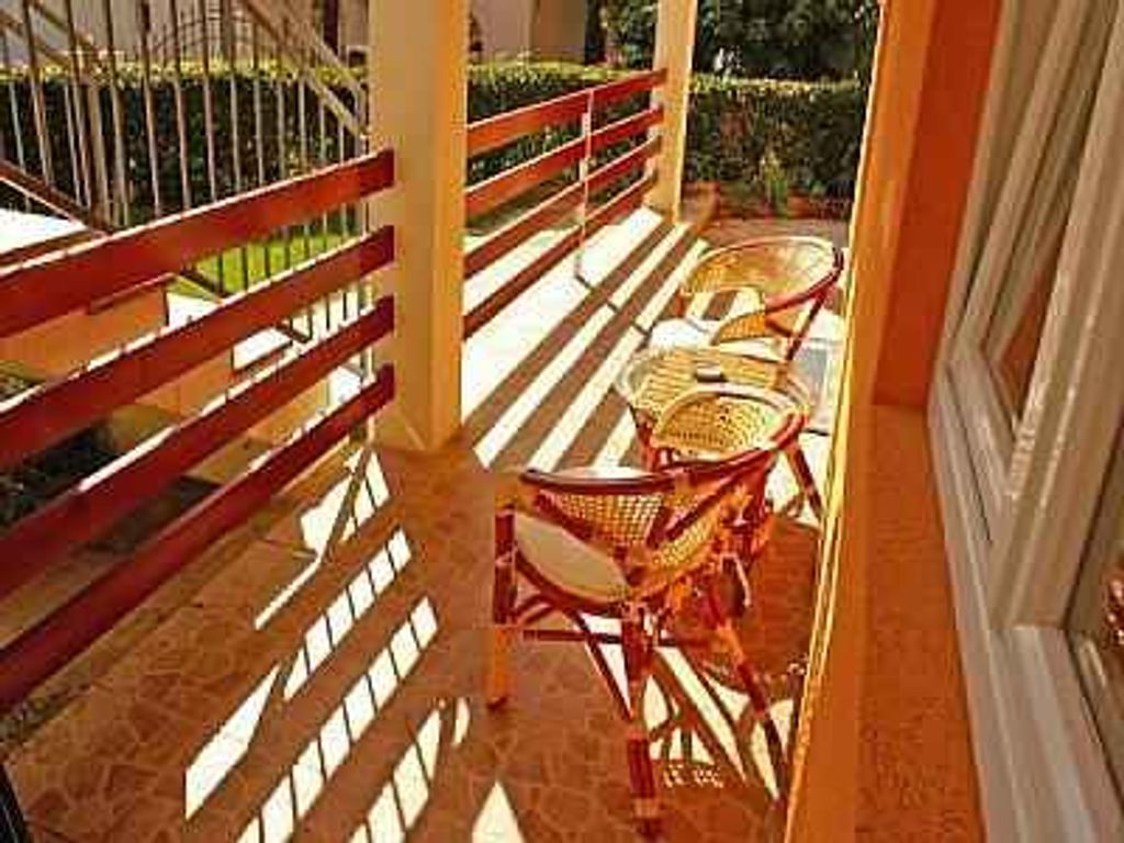 Studio mit Balkon und Klimaanlage