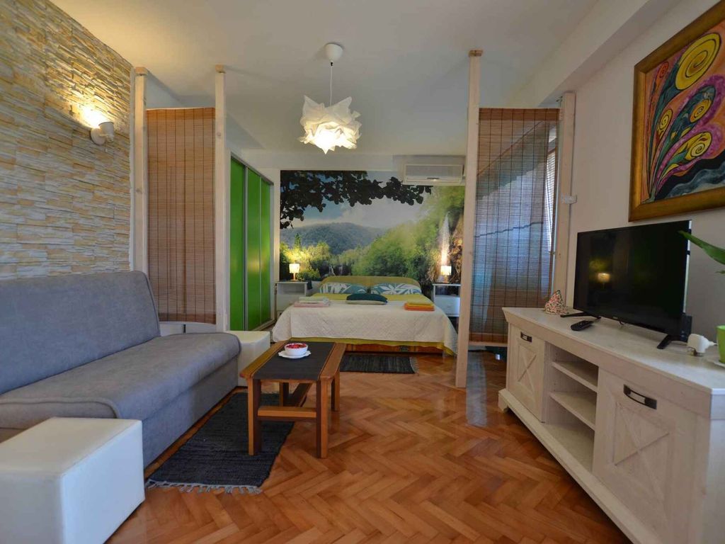 Studio mit Balkon und Klimaanlage