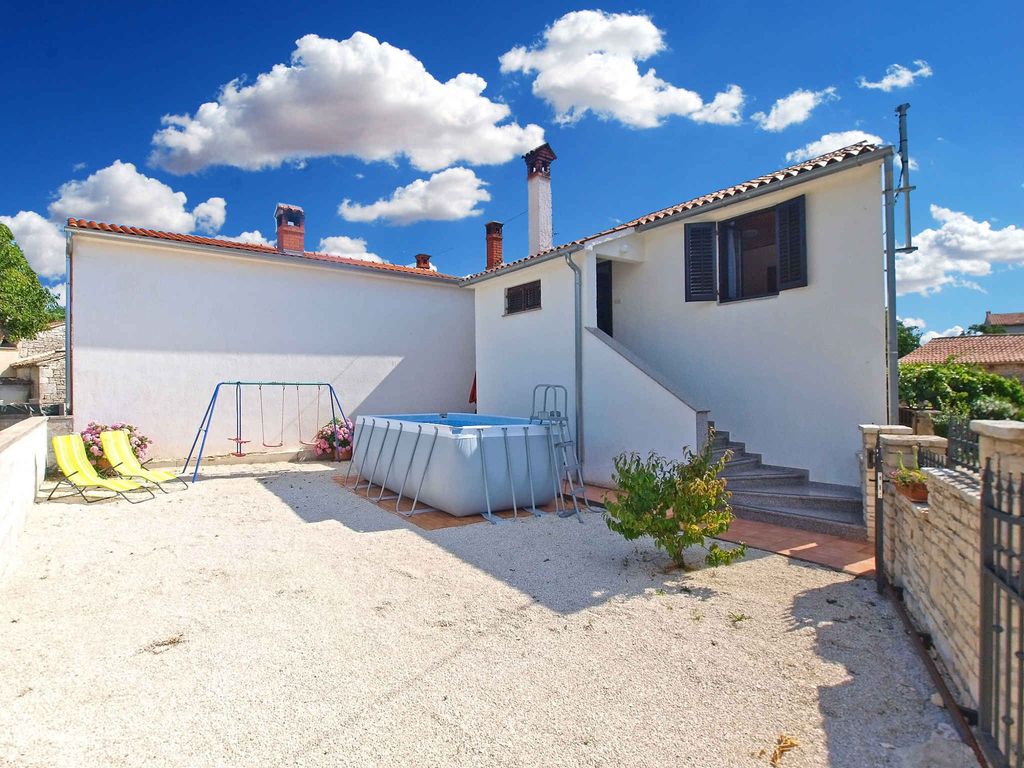 Ferienhaus mit Pool und Klimaanlage