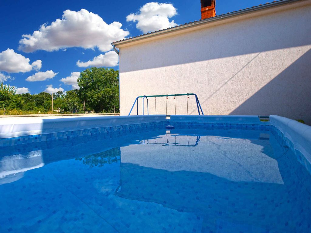 Ferienhaus mit Pool und Klimaanlage