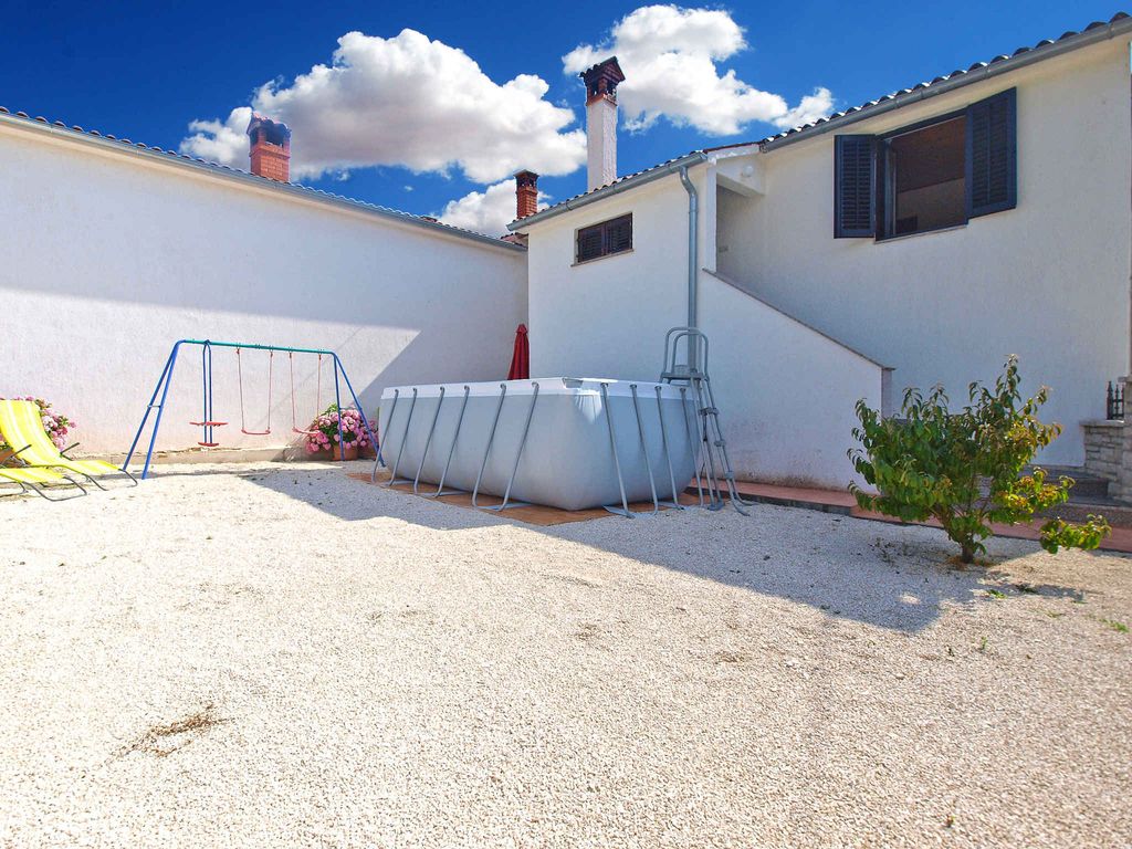 Ferienhaus mit Pool und Klimaanlage