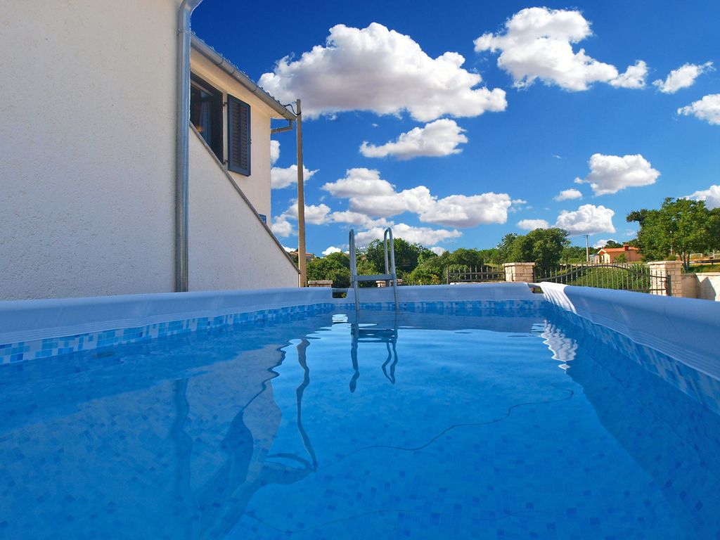 Ferienhaus mit Pool und Klimaanlage