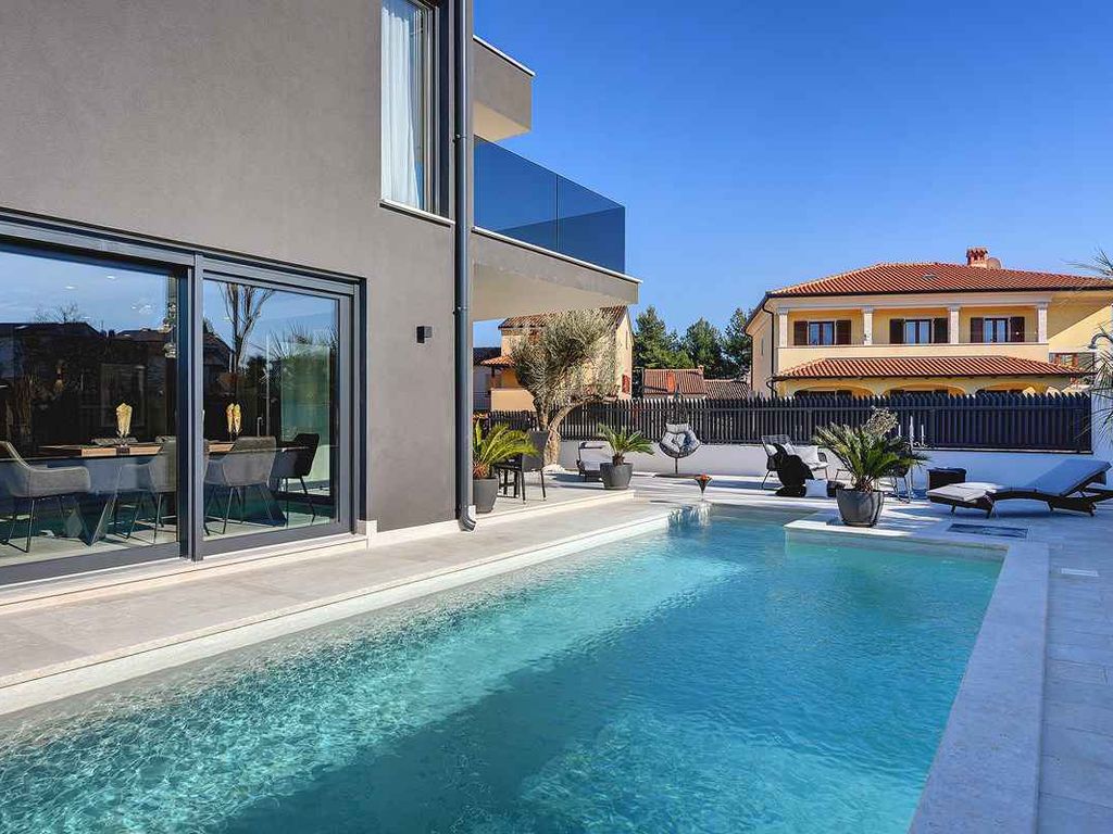Villa mit beheiztem Pool, Jacuzzi und Sauna
