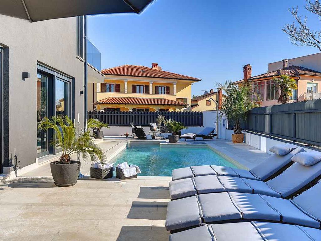 Villa mit beheiztem Pool, Jacuzzi und Sauna