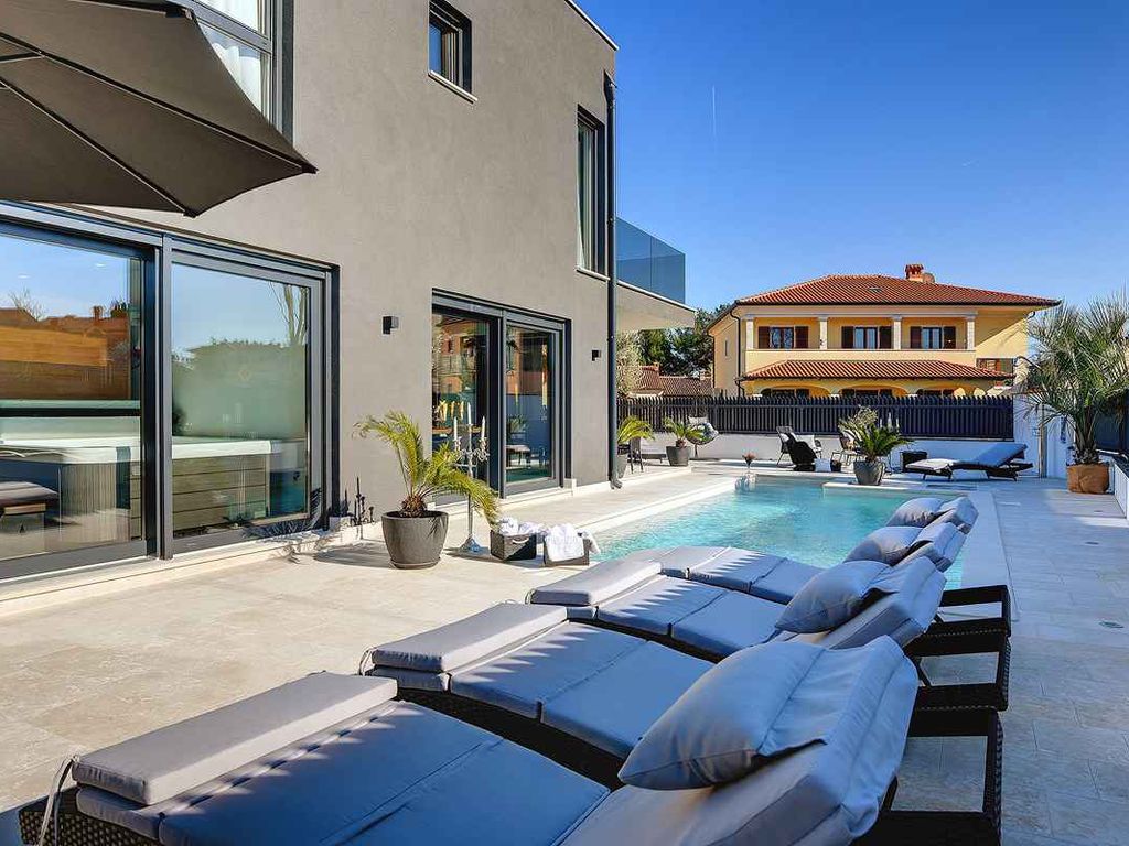 Villa mit beheiztem Pool, Jacuzzi und Sauna