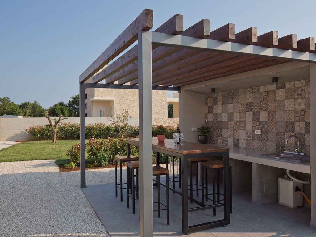 Villa mit Pool für 6 Personen