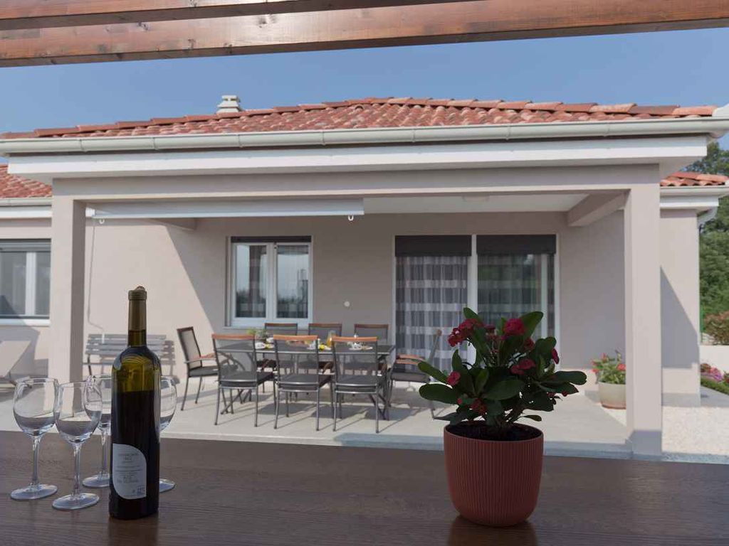 Villa mit Pool für 6 Personen