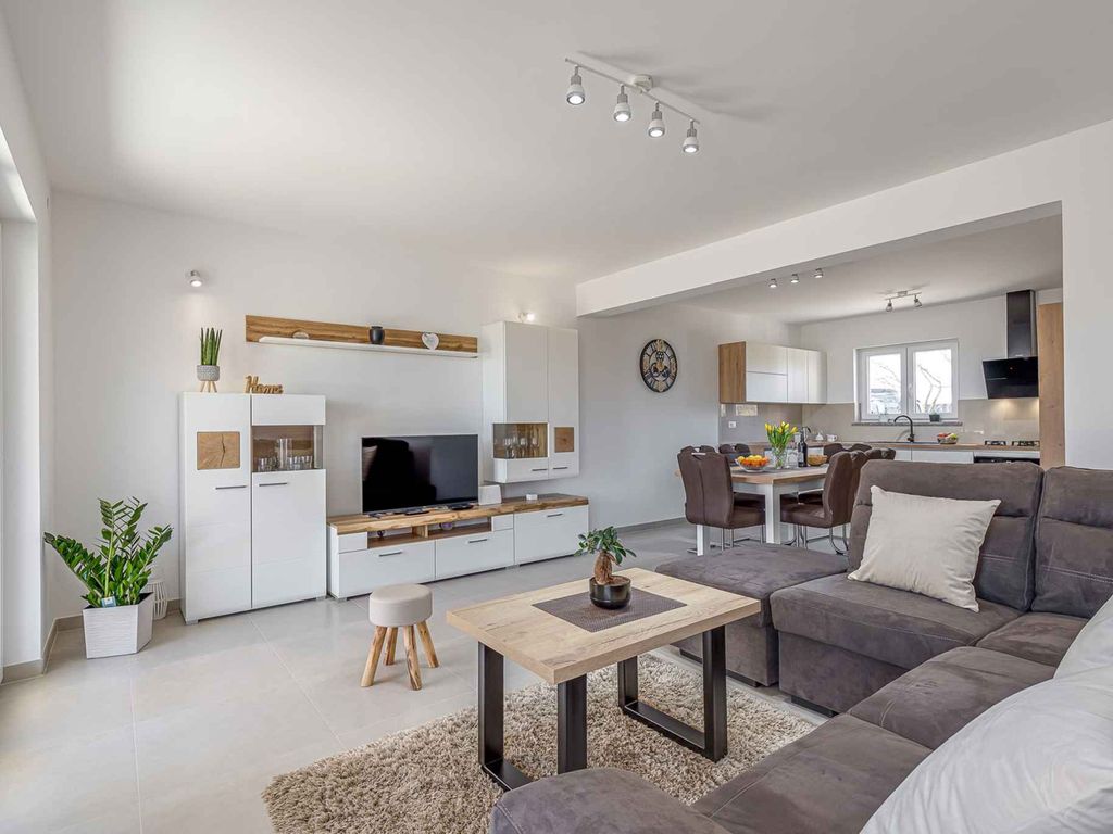 Ferienhaus mit drei Schlafzimmern für 6 Personen an der Südküste Istriens