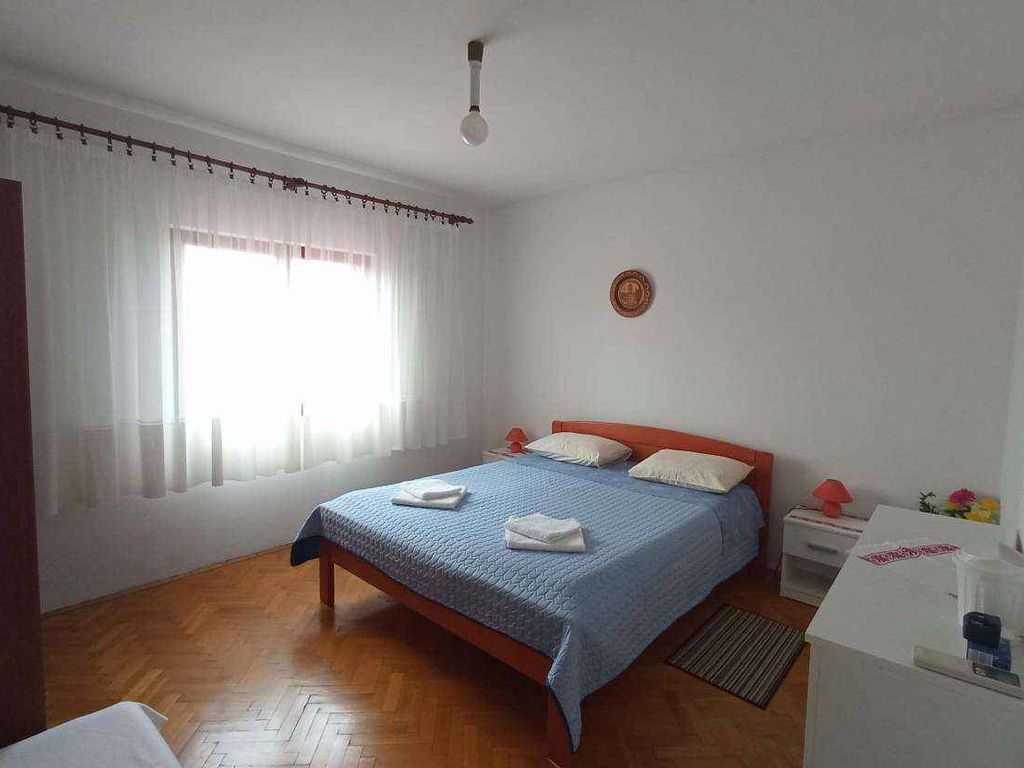Ferienwohnung umgeben von viel Grün