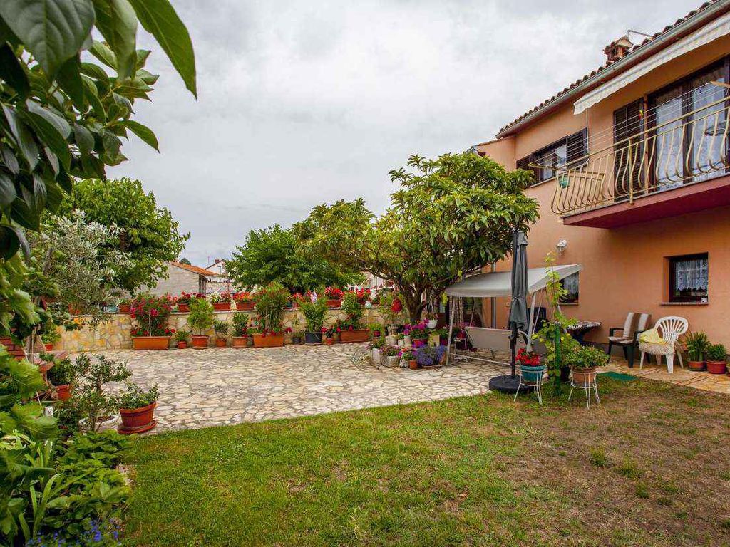 Ferienwohnung umgeben von viel Grün