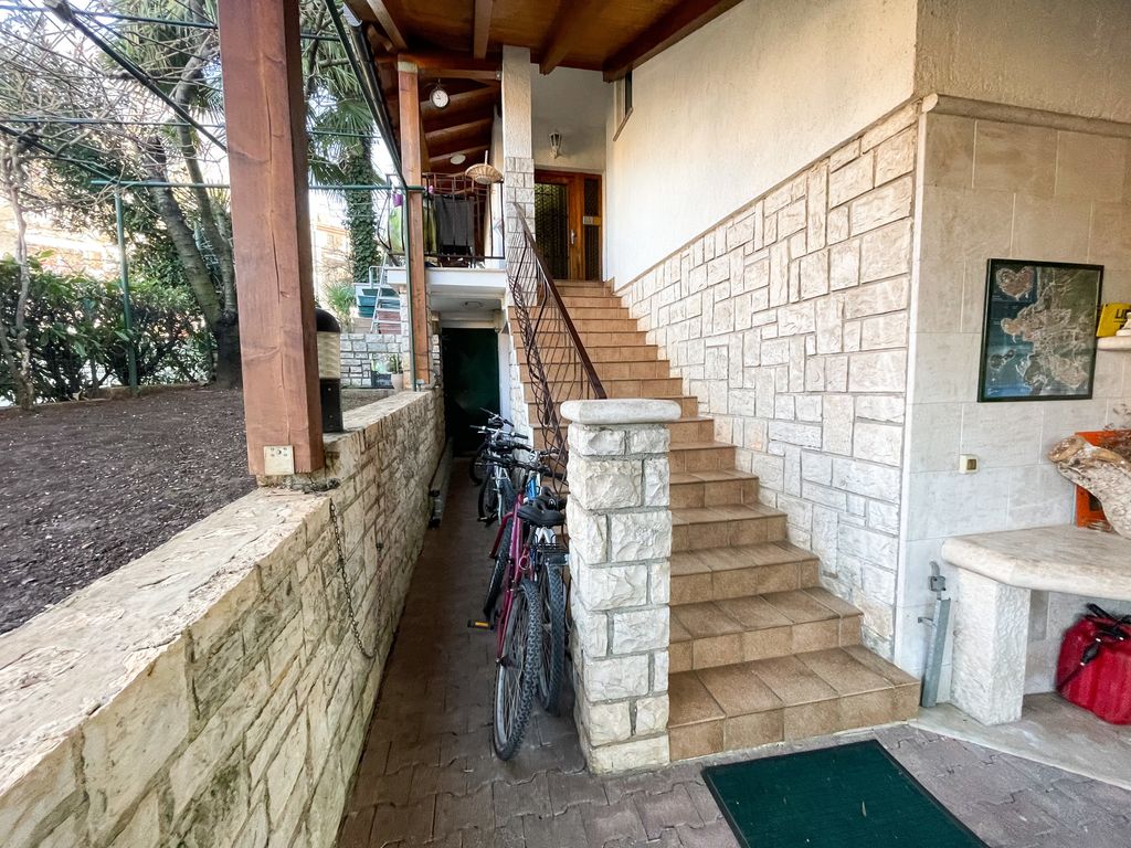 Studio mit Klimaanlage und Balkon
