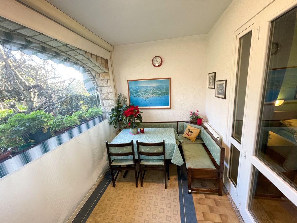 Studio mit Klimaanlage und Balkon