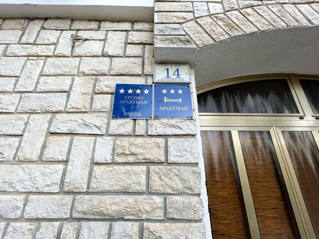Studio mit Klimaanlage und Balkon