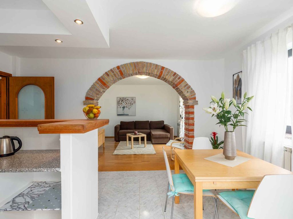 Ferienwohnung mit Klimaanlage und Balkon
