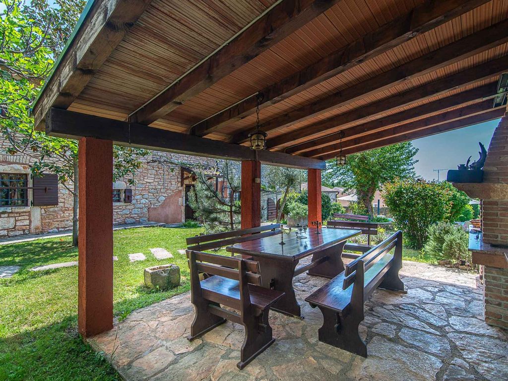 Villa mit Außenpool, Sauna und Grill