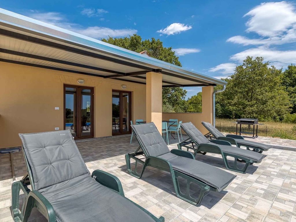 Ferienhaus mit eigenem Außenpool