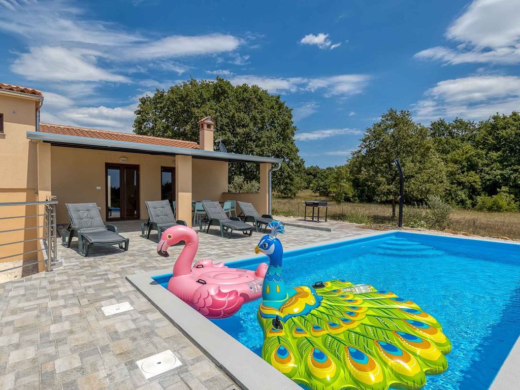 Ferienhaus mit eigenem Außenpool