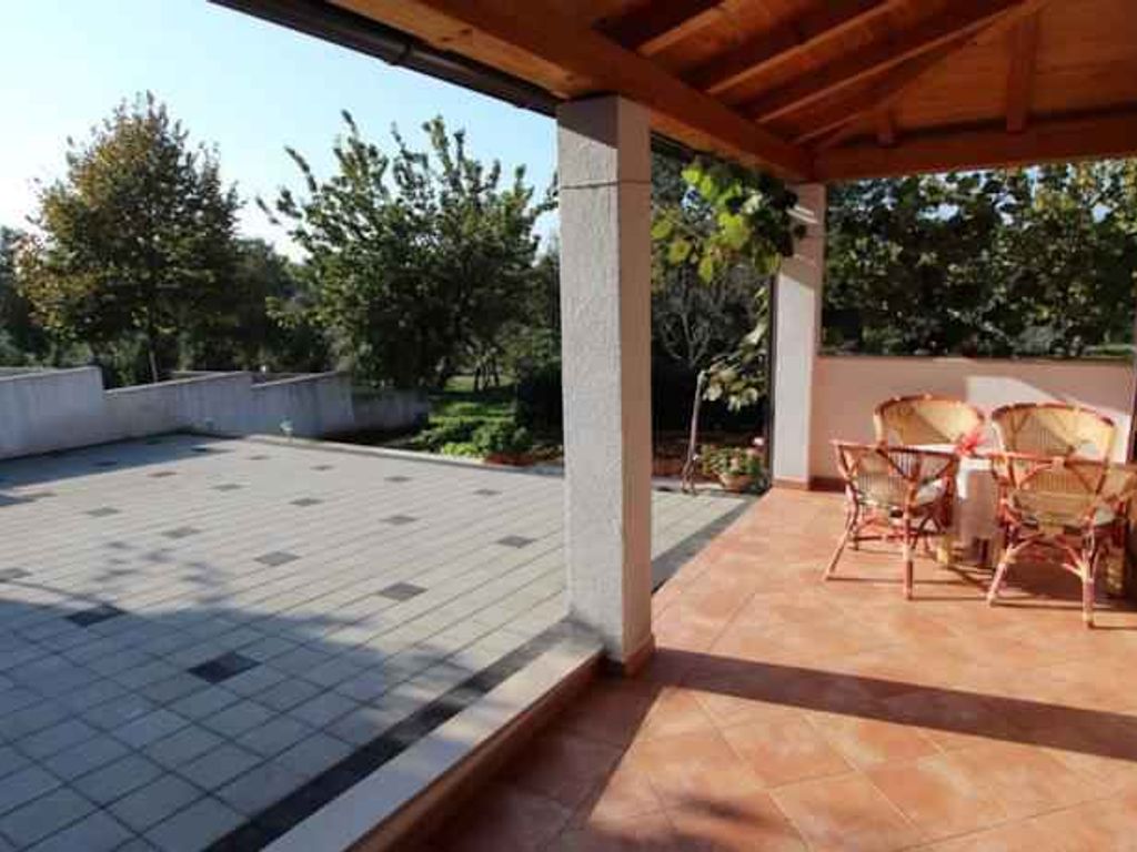 Studio mit Klimaanlage und Balkon