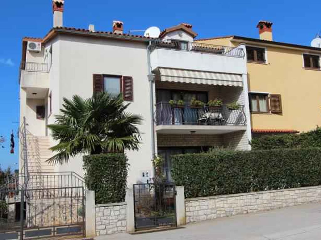 Ferienwohnung mit Klimaanlage und Balkon