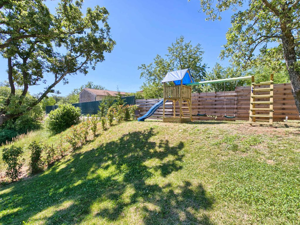 Villa mit Swimmingpool, Sauna und Kinderspielplatz