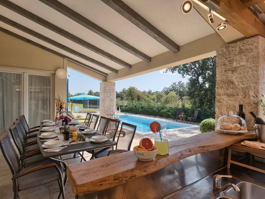 Villa mit Pool für 11 Personen