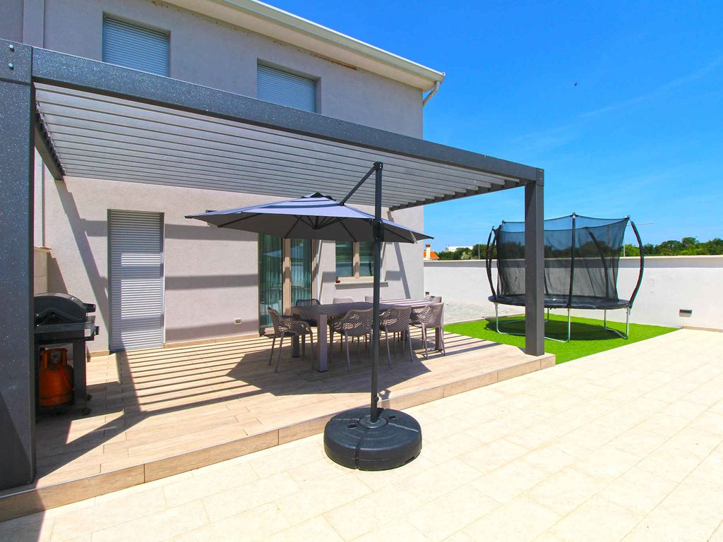 Villa stilvoll eingerichtet mit Swimmingpool