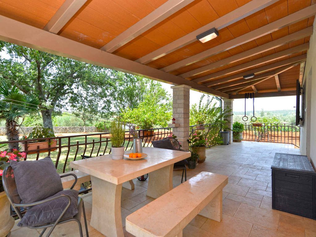 Ferienhaus mit kompletter Ausstattung, Terrasse und Garten