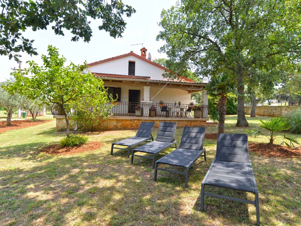 Ferienhaus mit kompletter Ausstattung, Terrasse und Garten