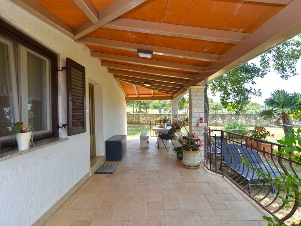 Ferienhaus mit kompletter Ausstattung, Terrasse und Garten