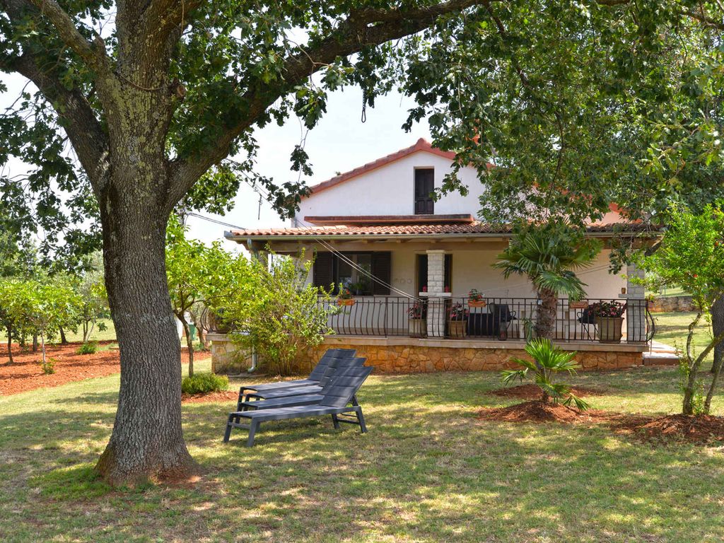 Ferienhaus mit kompletter Ausstattung, Terrasse und Garten