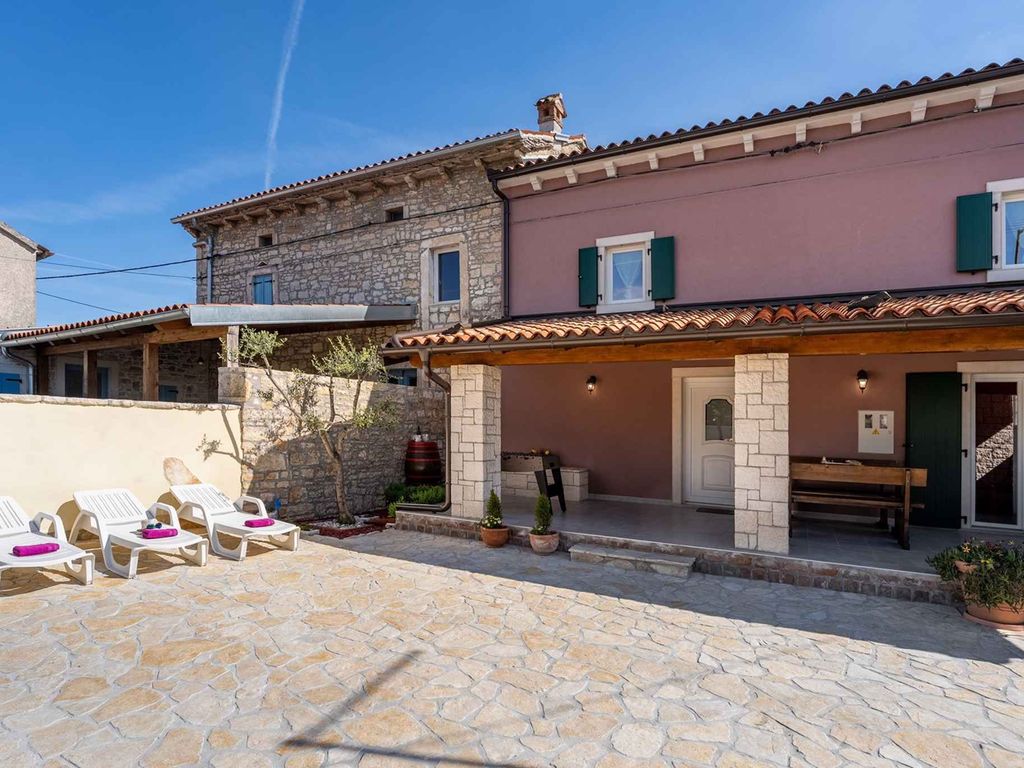Ferienhaus mit Privatpool und Klimaanlage