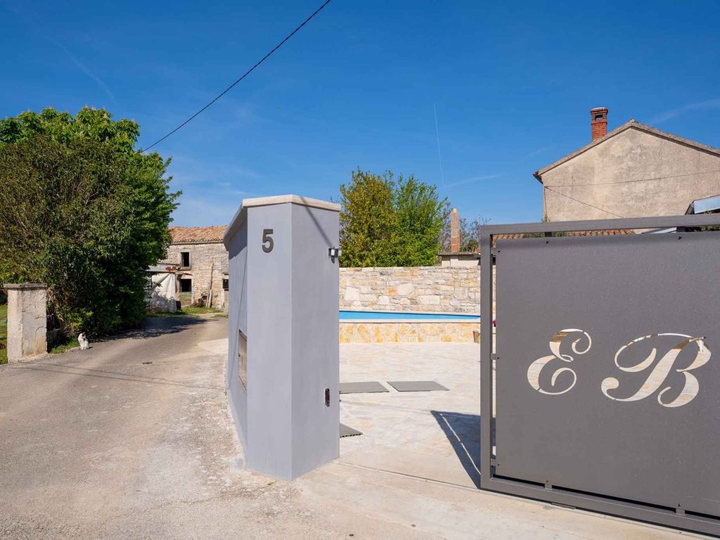 Ferienhaus mit Privatpool und Klimaanlage