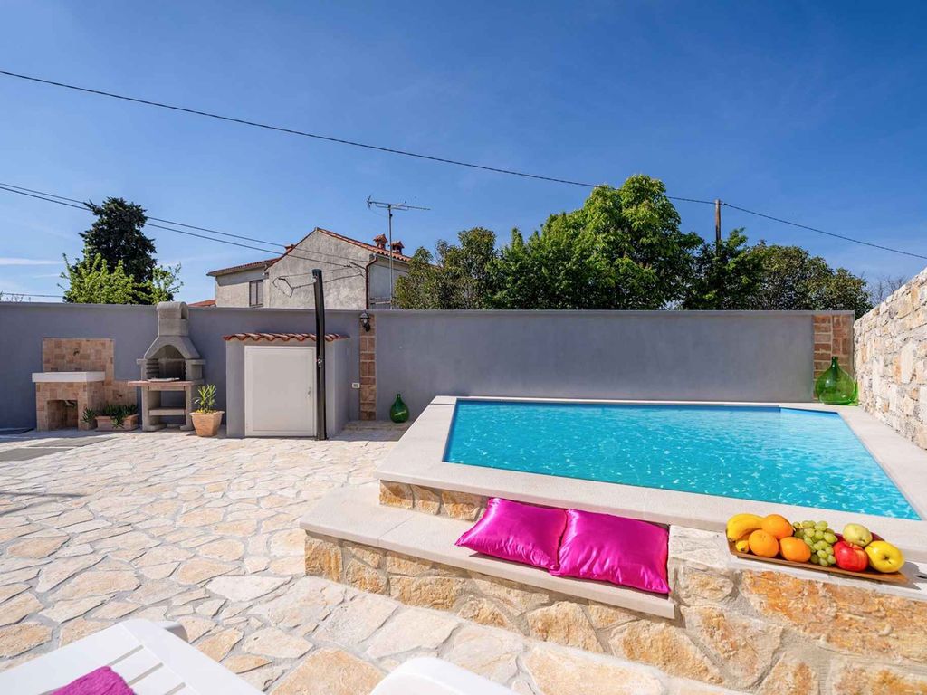 Ferienhaus mit Privatpool und Klimaanlage