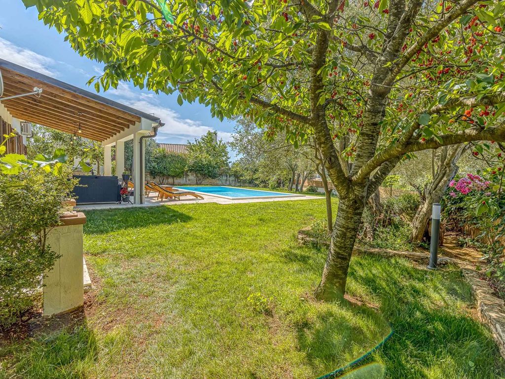Villa mit Privatpool und Garten