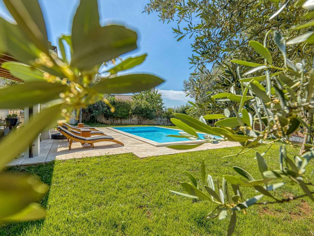 Villa mit Privatpool und Garten