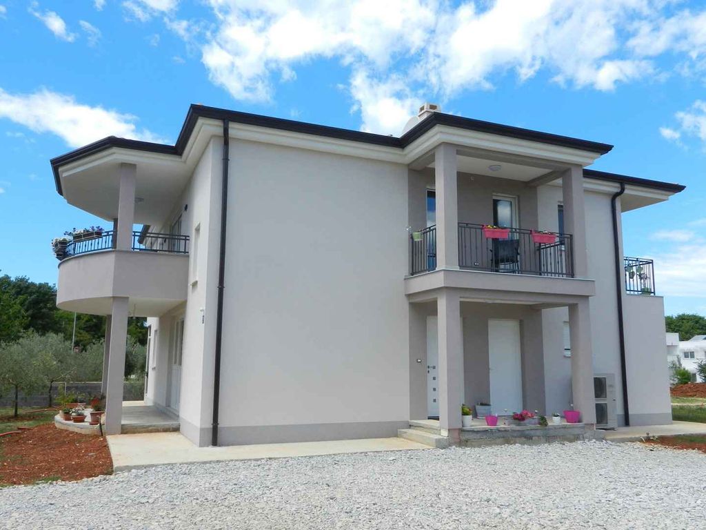Studio mit Balkon und Klimaanlage