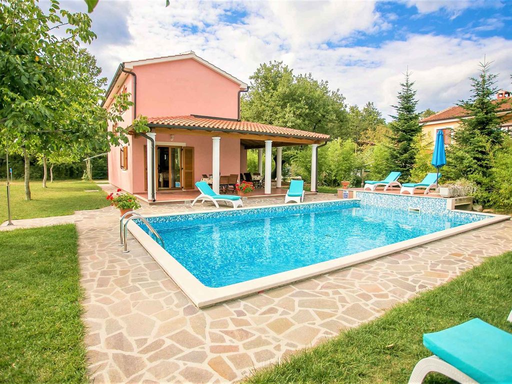 Villa mit Pool, Fitnessraum und Sauna für 8 Personen