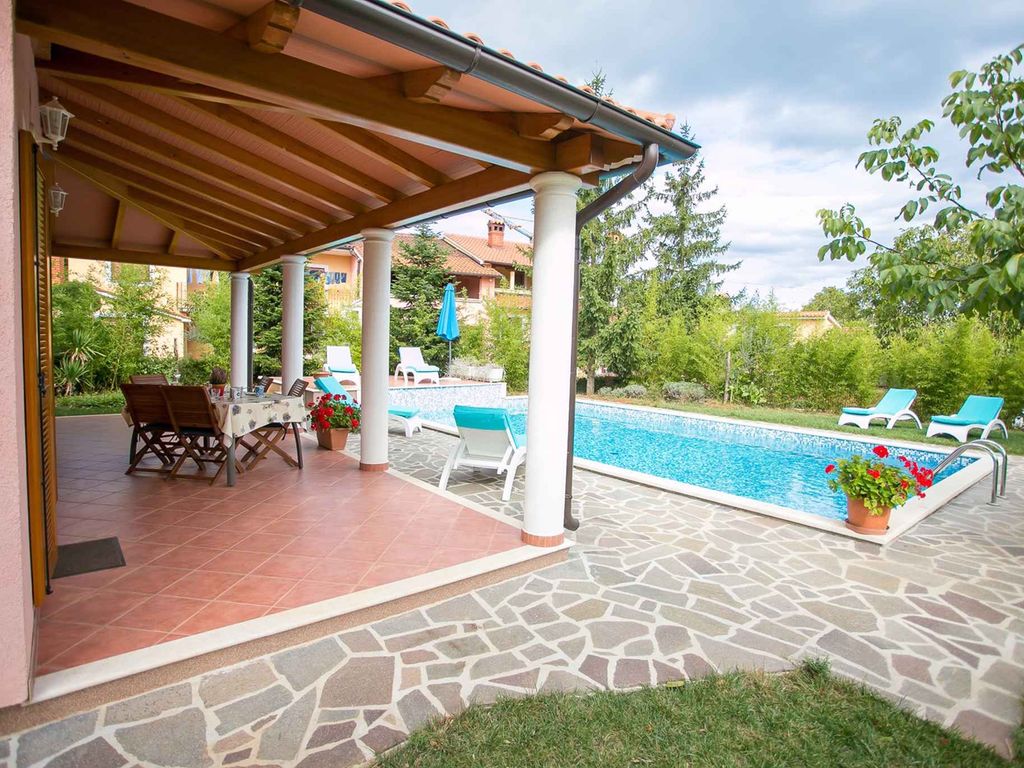Villa mit Pool, Fitnessraum und Sauna für 8 Personen