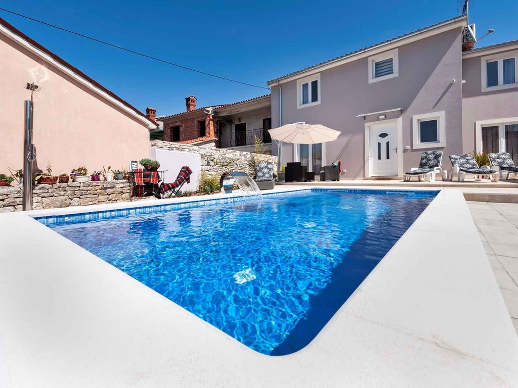 Ferienhaus mit Außenpool
