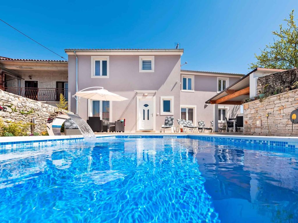 Ferienhaus mit Außenpool